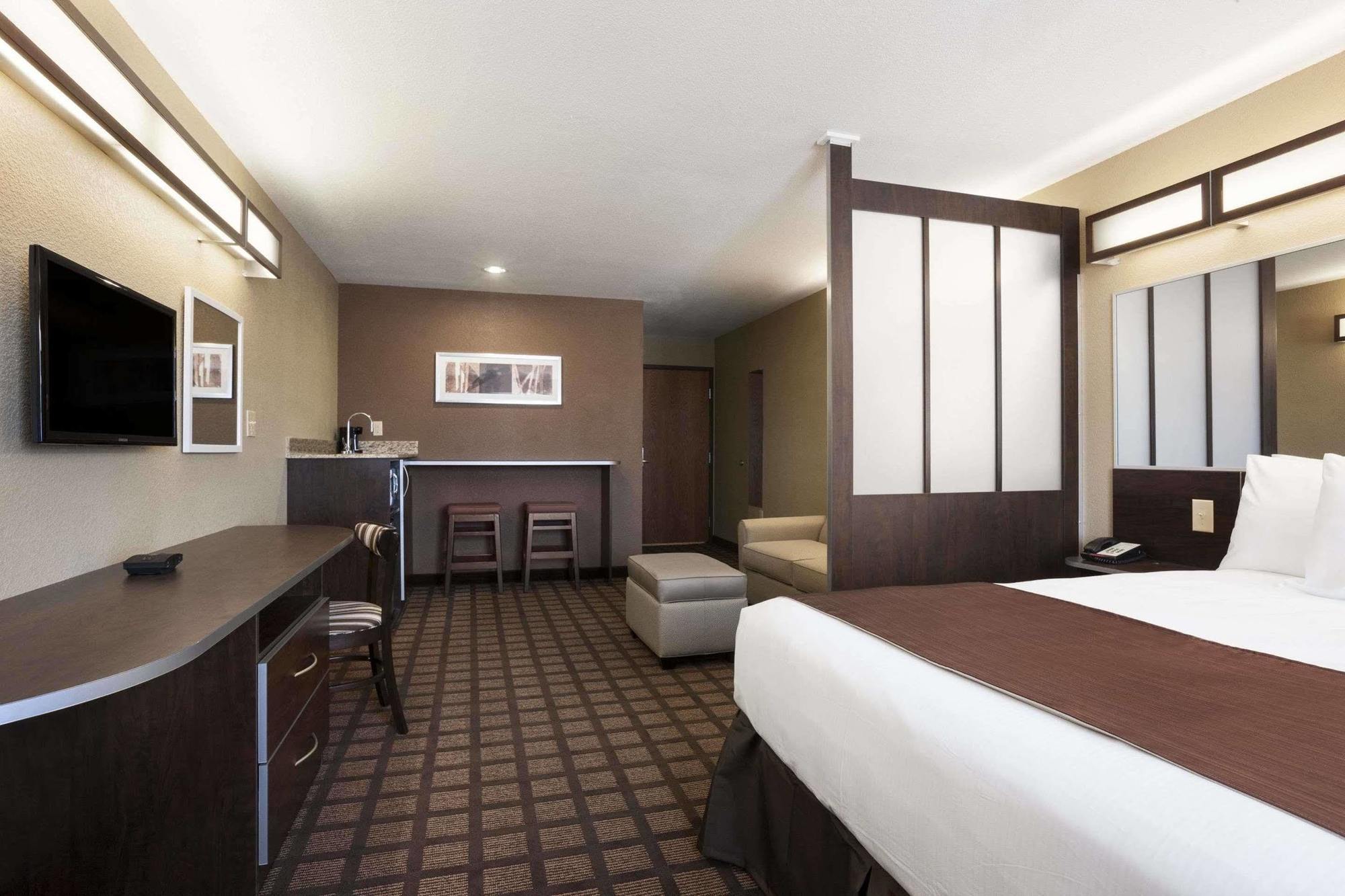 Microtel Inn&Suites Kenedy Exterior foto