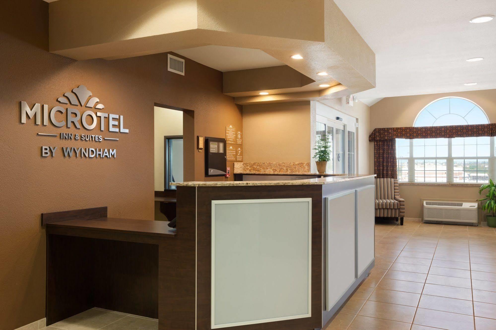 Microtel Inn&Suites Kenedy Exterior foto